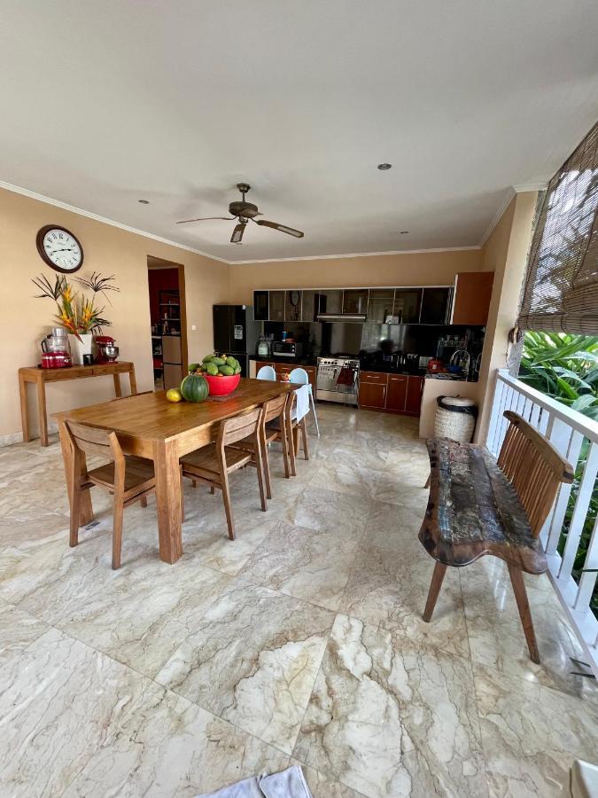 Private Suite In A Kids Friendly Big Shared Villa In Canggu ภายนอก รูปภาพ