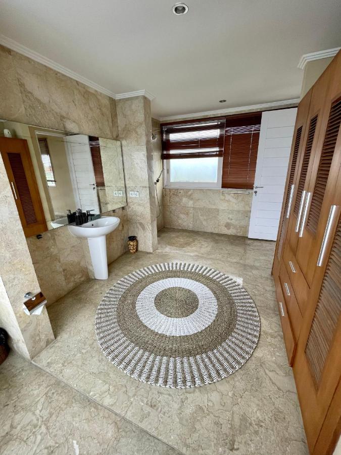 Private Suite In A Kids Friendly Big Shared Villa In Canggu ภายนอก รูปภาพ