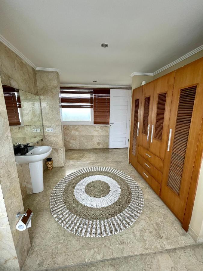 Private Suite In A Kids Friendly Big Shared Villa In Canggu ภายนอก รูปภาพ
