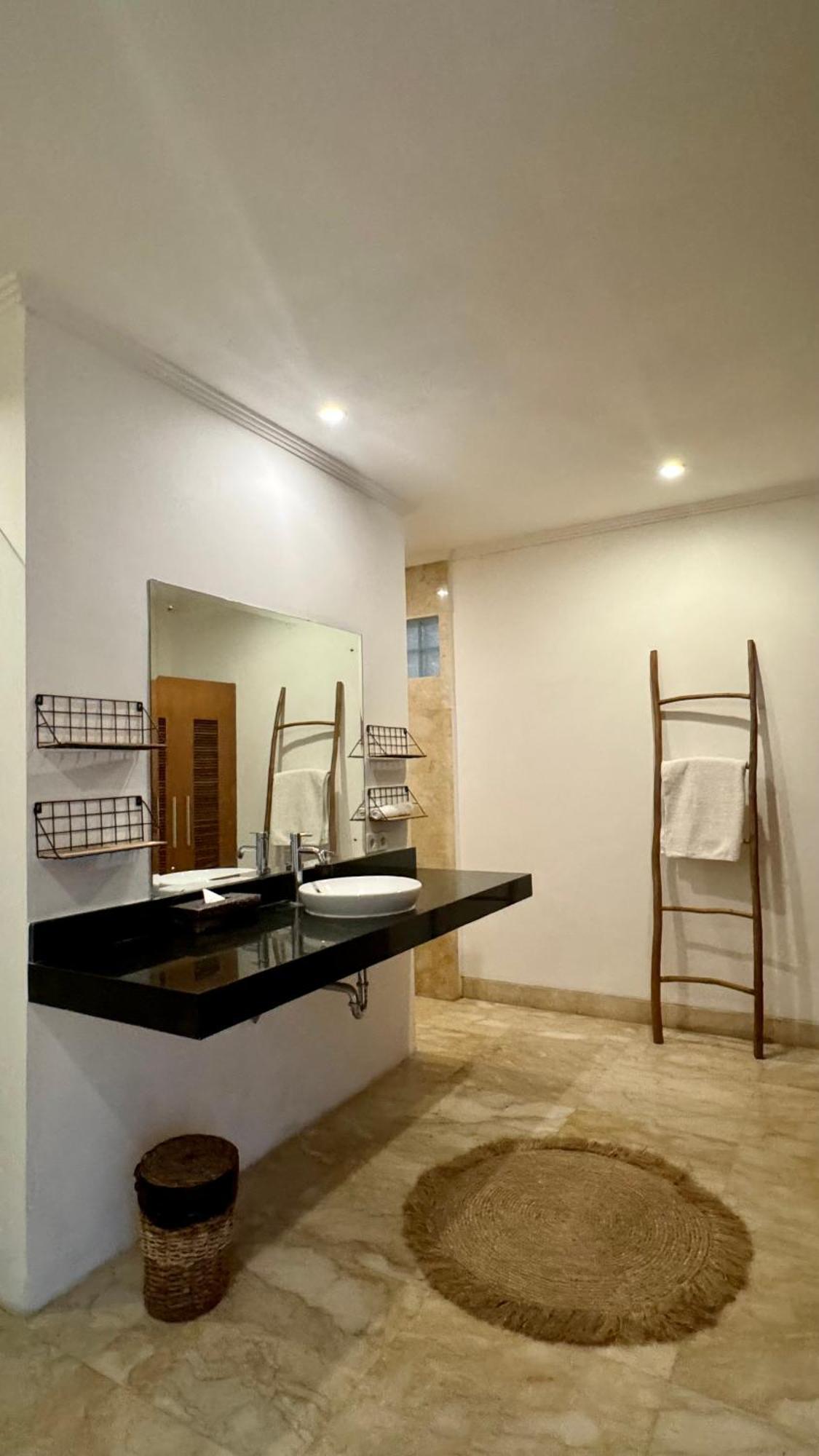 Private Suite In A Kids Friendly Big Shared Villa In Canggu ภายนอก รูปภาพ