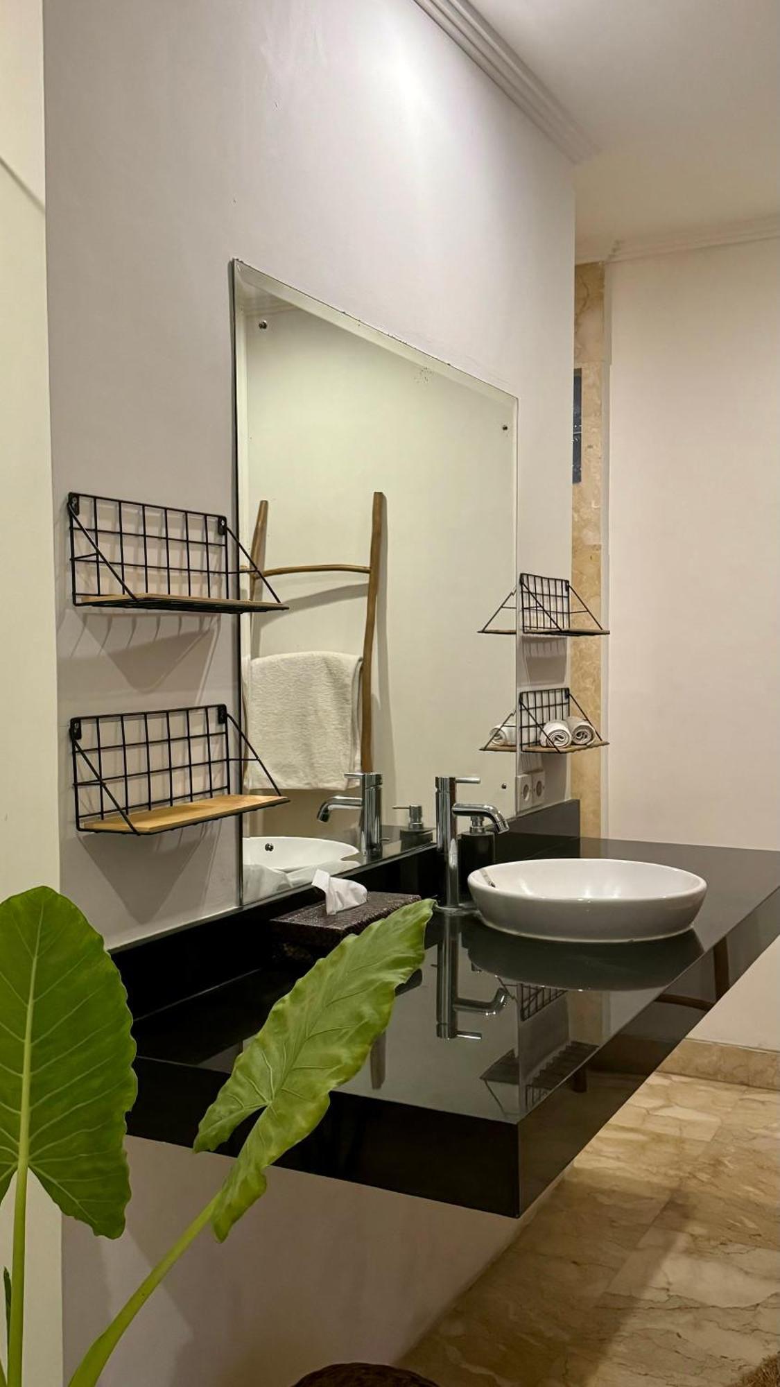 Private Suite In A Kids Friendly Big Shared Villa In Canggu ภายนอก รูปภาพ