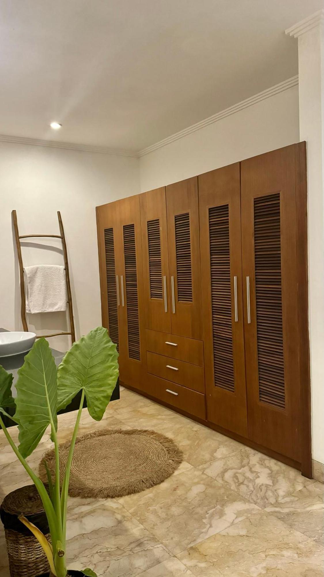 Private Suite In A Kids Friendly Big Shared Villa In Canggu ภายนอก รูปภาพ